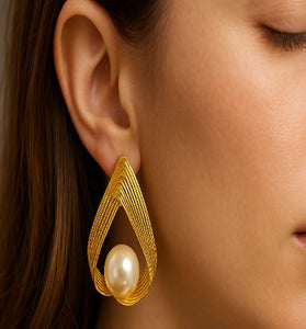 Contemporary Gold Teardrop Earrings with Pearl Accent