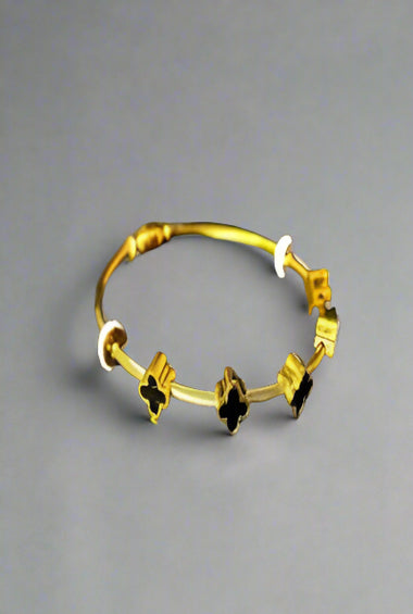 Minimal Clover Charm Bracelet